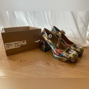 EUC Steve Madden coming print MJ heels -7.5